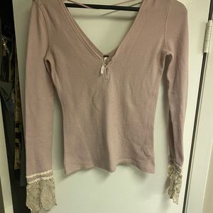 Free people soft lilac pink bell sleeve Henley top size small used condition